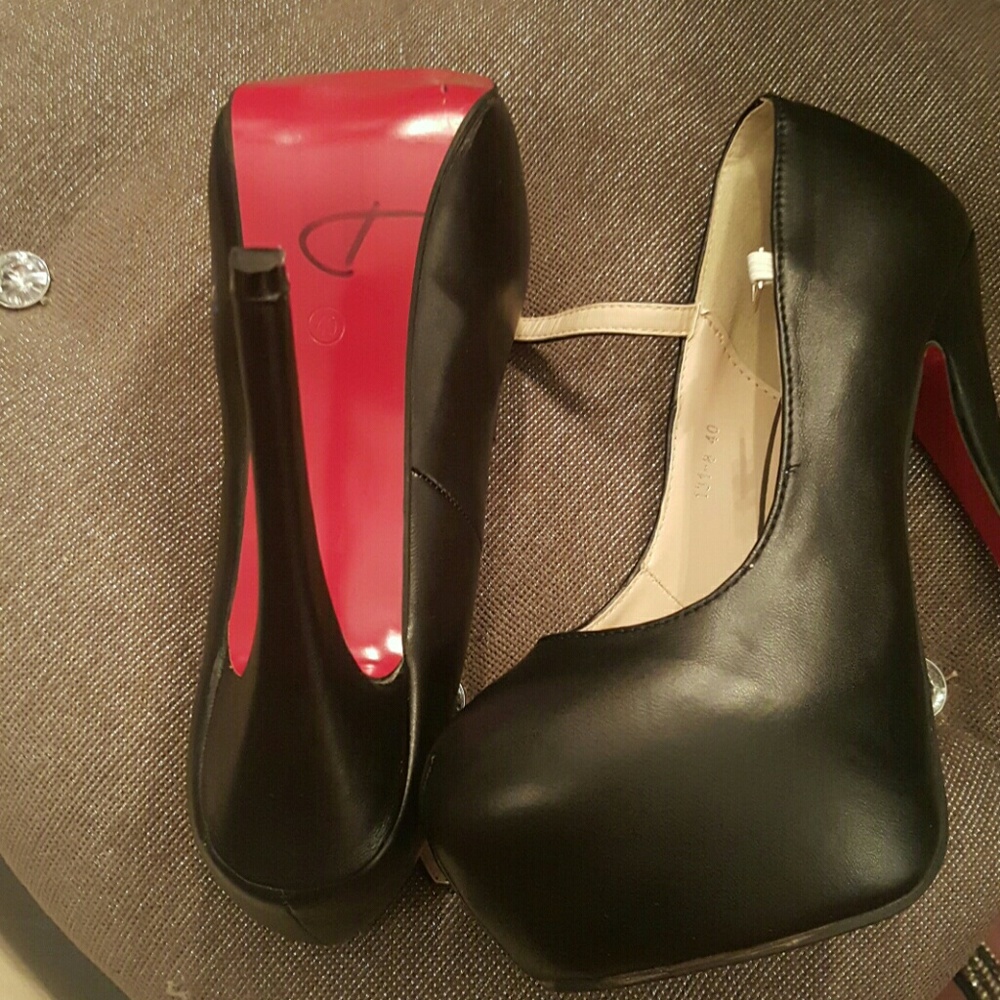 Adorable Mary Jane pumps red sole! - Picture 3 of 4